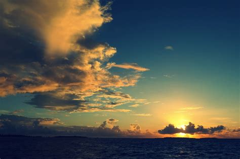 Gambar pemandangan tidak ada hentinya untuk selalu memberikan gambar keindahan kepada seluruh makhluk hidup. Gambar : laut, pantai, lautan, horison, awan, matahari terbit, matahari terbenam, sinar matahari ...