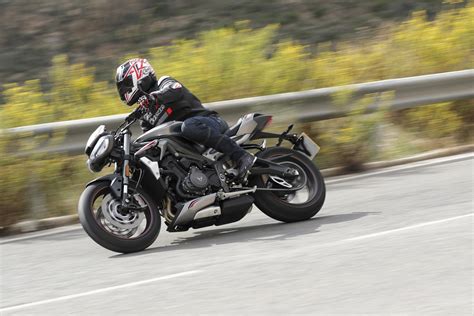 Triumph street triple rs is a super bikes available at a starting price of rs. 2020 Triumph Street Triple RS Review & Video (17 Fast Facts)