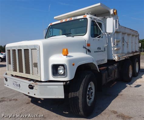 2001 International 2674 dump truck in Georgetown, TX | Item JZ9917 for