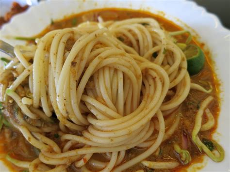 Nyonya laksa is a specialty of chef wan, and he is going to teach anna olson how to make this incredible soup dish! Laksa Johor @ Bumbu Asli in Kolam Ayer, Johor Bahru ...