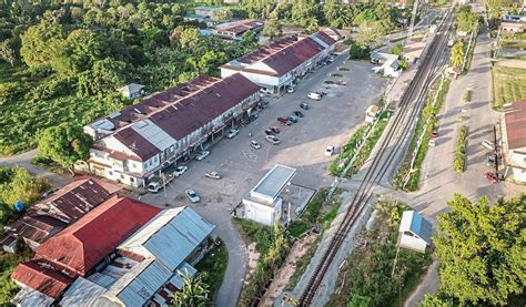 Lili azuwa azuwa yıl önce. Masih ada lagi pekan-pekan koboi di Malaysia. Contoh ...