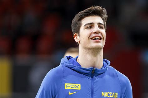 Dāvja bertāna komandas biedram deni avdijam no nacionālās basketbola asociācijas (nba) vienības vašingtonas wizards potītes lūzuma dēļ sezona ir beigusies. 2020 NBA draft profile: International prospect Deni Avdija