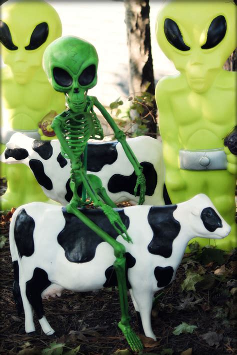 Pin By Angel Grant On Lighthearted Halloween ~ Aliens With Images