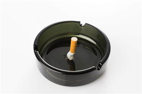 死産率 1) 自然死産率 人工死産率 （人口千対） （出生千対） （人口千対） （出産千対） 1899 明治32年: 【助産師監修】赤ちゃんの死産。原因や確率について