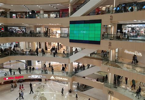 Jelang Lebaran Mall Surabaya Dipadati Pengunjung