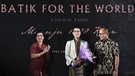Oscar lawalata at yayasan jantung indonesia fashion show during jakarta fashion week 2014 at senayan city on october 22, 2013 in jakarta. Oscar Lawalata Bersama Bank Mandiri Gelar Peragaan Busana ...