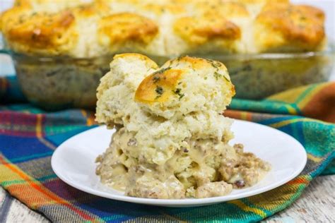 Super Easy Biscuits And Gravy Casserole Baking Beauty