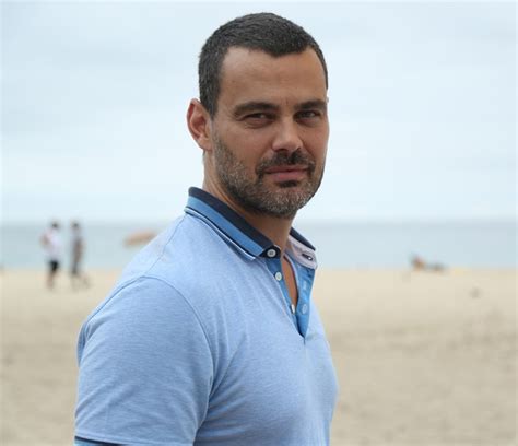 People from rio grande do sul, 1971 births and brazilian actors. Maeve Jinkings e Carmo Dalla Vecchia gravam cena romântica ...