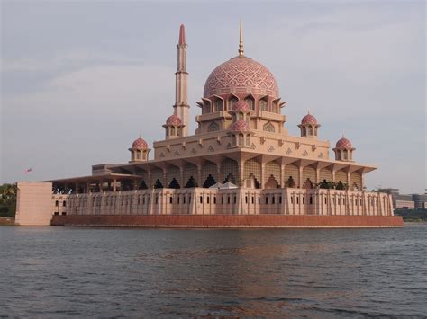 The raja haji fisabilillah mosque or cyberjaya mosque is a principal mosque in cyberjaya, sepang, selangor, malaysia. Homestay Cyberjaya: Ramadhan di Putrajaya dan Cyberjaya