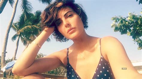 Bikini Clad Mandana Karimi Gets Trolled For Posting Video During Ramzan