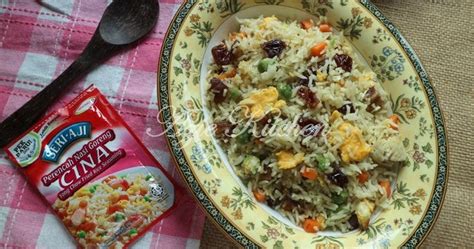 Menu yang dijual hanya nasi goreng kambing, nasi goreng kampung, nasi goreng pete dan nasi goreng ikan asin. Resepi Nasi Goreng Cina Azie Kitchen - Soalan 50