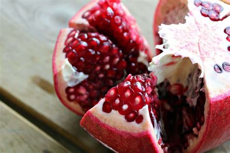 Jun 20, 2019 · use pomegranate seeds as a tangy garnish on avocado toast. How to Eat a Pomegranate {+Recipe Round-Up} - Rachel Cooks®