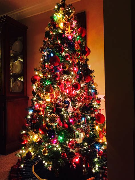Christmas Tree With Multi Color Lights Christmas Tree With Coloured Lights Colorful Christmas