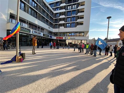 Erste Friedensversammlung am Karl-Lederer-Platz in Geretsried - Oberland.de