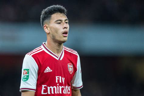 gabriel martinelli signs new long term contract with arsenal