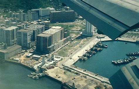 Thus planes had to make that special turn over kowloon city while landing on runway 13. this was quite a. Hong Kong - Anflug - Kai Tak International Airport