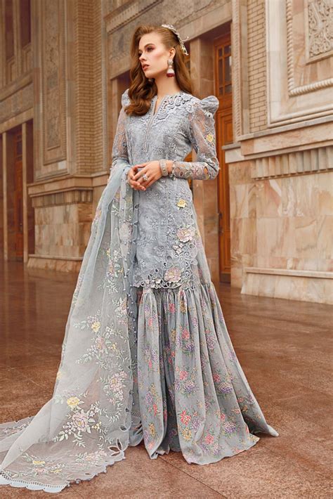 Mariab Luxury Lawn Collection 2023 D 2304 B Yourlibaas