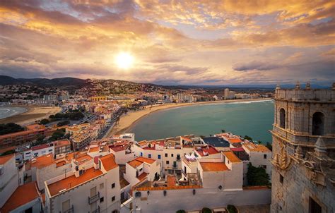 Its influences are taken from a variety of sources this page will offer you an insight into the history of valencia, with information on what different areas and buildings reflect different periods in history. Wallpaper sea, the sky, clouds, castle, coast, building ...