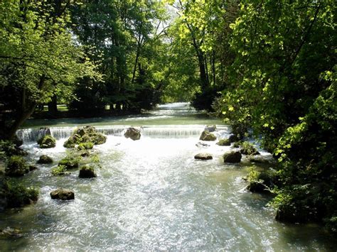You can enjoy both at seehaus in the englischer garten. Bild "Der Wasserfall im Englischen Garten" zu Englischer ...