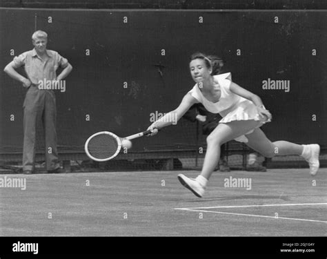 Tennis Woman 1950s Hi Res Stock Photography And Images Alamy