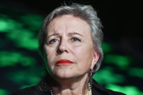 Wybitna aktorka, reżyserka, felietonistka, autorka książek, dyrektorka artystyczna dwóch warszawskich teatrów. Krystyna Janda świadomie udostępniła fałszywy cytat mający ...