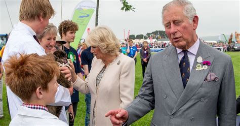 Neither the picture nor the content belongs to me. Devon heroes made jam-on-top cream teas for Prince Charles ...