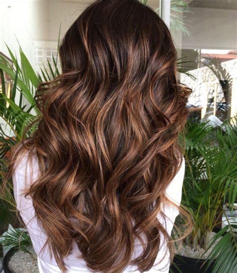 Excellent variantes du balayage caramel pour sublimer votre coiffure meches blondes sur cheveux chatains with balayage chatain. Balayage caramel et mèches caramel sur cheveux bruns et ...