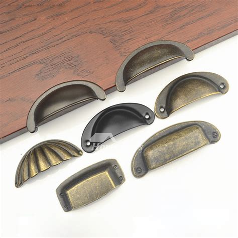 If you're looking for a cleaner and more understated material, then nickel — either polished or with a satin finish — or chrome kitchen pulls are great to consider. Oil Rubbed Bronze Cabinet Pulls 4 Inch Gold Cheap Zinc Alloy