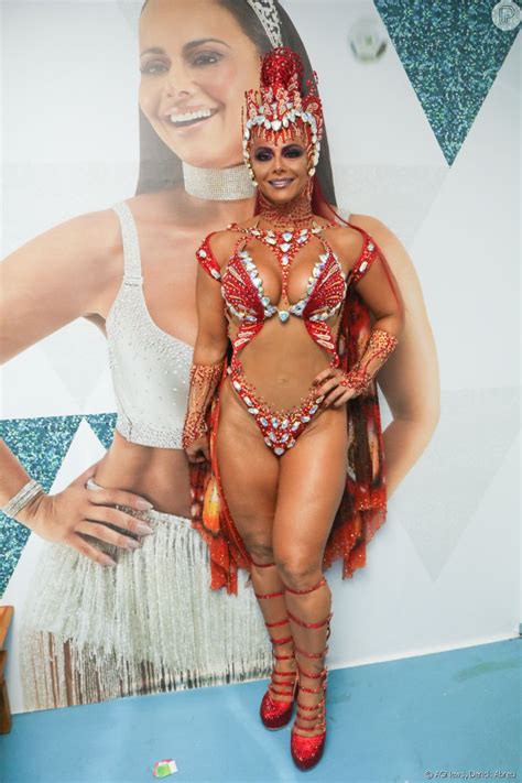 Viviane Ara Jo Exibe Decote E Boa Forma No Desfile Das Free Nude Porn