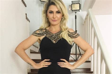 Antônia fontenelle de britto (brasília, 19 de abril de 1973) é uma youtuber, vloggera, atriz e apresentadora brasileira. Antônia Fontenelle brigará por herança de Marcos Paulo ...
