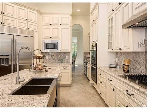 I know hampton roads very well as i used to live there. Hampton Linen Glaze - River Run Cabinetry - AmeriCabinets ...