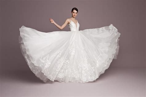 Brautkleider online bestellen second hand kleider markt große auswahl umfassende.interessierst du dich hochwertige brautkleider, die komplett in deutschland hergestellt wurde? Daalarna Couture - Luxus Brautkleider aus Ungarn - SIÖDAM ...