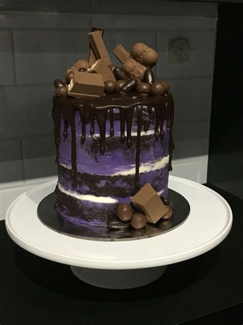 Men are totally different from women. semi naked drip birthday cake for men | Drip cakes ...