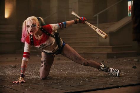 Потрясающая история харли квинн» (оригин. Margot Robbie as Harley Quinn - Suicide Squad Photo ...