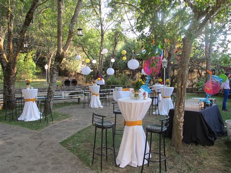 Realizar unas bodas en el campo es el sueño de muchas novias, porque es algo diferente y en épocas de buen clima permite a tus invitados relajarse mientras disfrutan de la fiesta y el banquete. Decoración de Bodas en el Campo