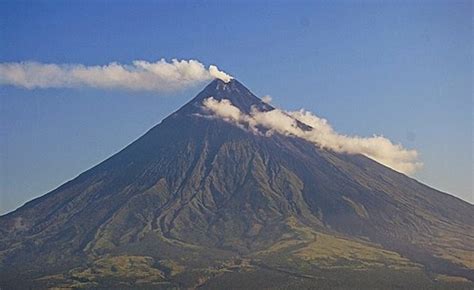 Ada berbagai bentuk prisma, seperti prisma segitiga, prisma segi lima (pentagon), dan prisma segi enam (hexagon). Beberapa Gunung Berapi Yang ada Di Dunia - Dunia Kita