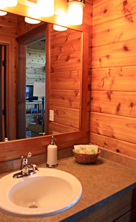 The cabins smell woody (in a good way) and come equipped with basic cooking necessities, gas fireplace, and fully stocked toiletries. Little Cabins at Snug Harbor Resort