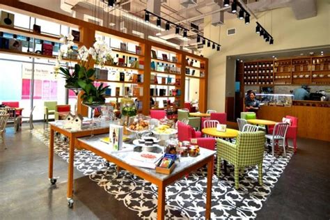 There should be a variety of fun activities, through which children absorb information easily. 5 Restaurants That Have Fun Activities For Kids | insydo