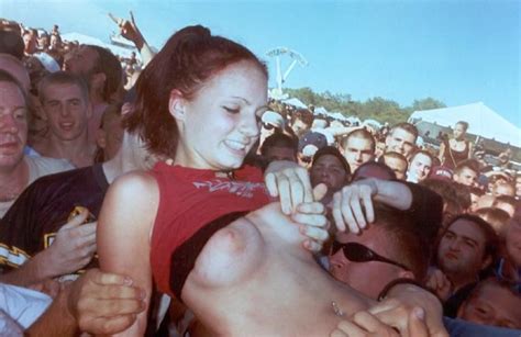 Nude Girl Crowd Surfing Naked Cumception