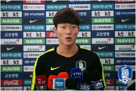 이 자리에서 와일드카드도 공개됐는데 황의조. 출처도 근거도 없는 '인맥축구' 논란에 하나하나 답해야 하는 ...