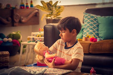 Até Quantos Anos Pode Brincar De Boneca