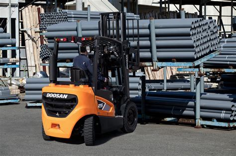 Doosan Expands Euro Stage V Compliant 9 Series Forklifts Lift And