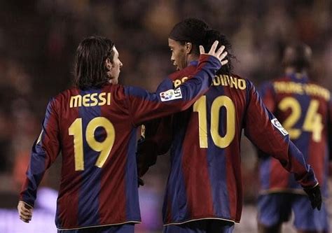 How Lionel Messi Got The Number 10 Shirt From Ronaldinho At Barcelona