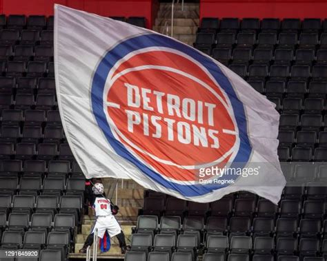 Detroit Pistons Mascot Hooper Photos And Premium High Res Pictures