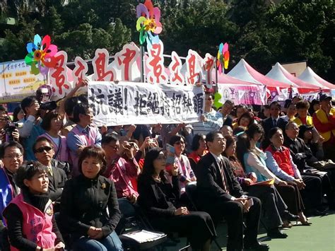 The site owner hides the web page description. 數位網路報: 抗議特招空額問題 家長拉白布條向局長陳情