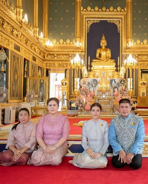 ส่องความสวย จุ๊บจิ๊บ ธนพร ศรีวิราช อดีตนางสาวไทย ภรรยา ร.อ.ธรรมนัส พรหมเผ่า รัฐมนตรีช่วยว่าการกระทรวงเกษตรและสหกรณ์ ก่อนได้รับแต่งตั้ง. คู่บุญ! 'จุ๊บจิ๊บ-ธรรมนัส' เฝ้าสมเด็จพระสังฆราช เสริมสิริ ...