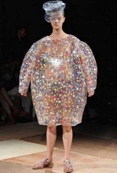 The Absolute Worst Outfits From Fashion Shows 34 Pics