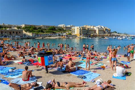 Хотелът е разположен в близост до пристанището на слима, предлага гледка към столицата валета, както и басейн със зона за слънчеви бани и почивка. Tour to Malta island discovering Mdina, Rabat, Hagar Qim ...