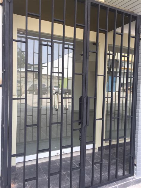 Teralis pintu & jendela adalah konstruksi besi yang dipadu menjadi suatu pengaman sekaligus hiasan pada dekorasi rumah, gedung, dan sebagainya. Teralis Besi Jendela dan Pintu Gudang Eraprima Daan Mogot ...