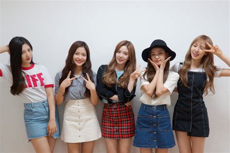 Поделиться red velvet — monster (irene and seugli) (2020) red velvet — eyes locked, hands locked (the reve festival: RED VELVET'S SKIRT FASHION LOOKS - Kpop Korean Hair and Style